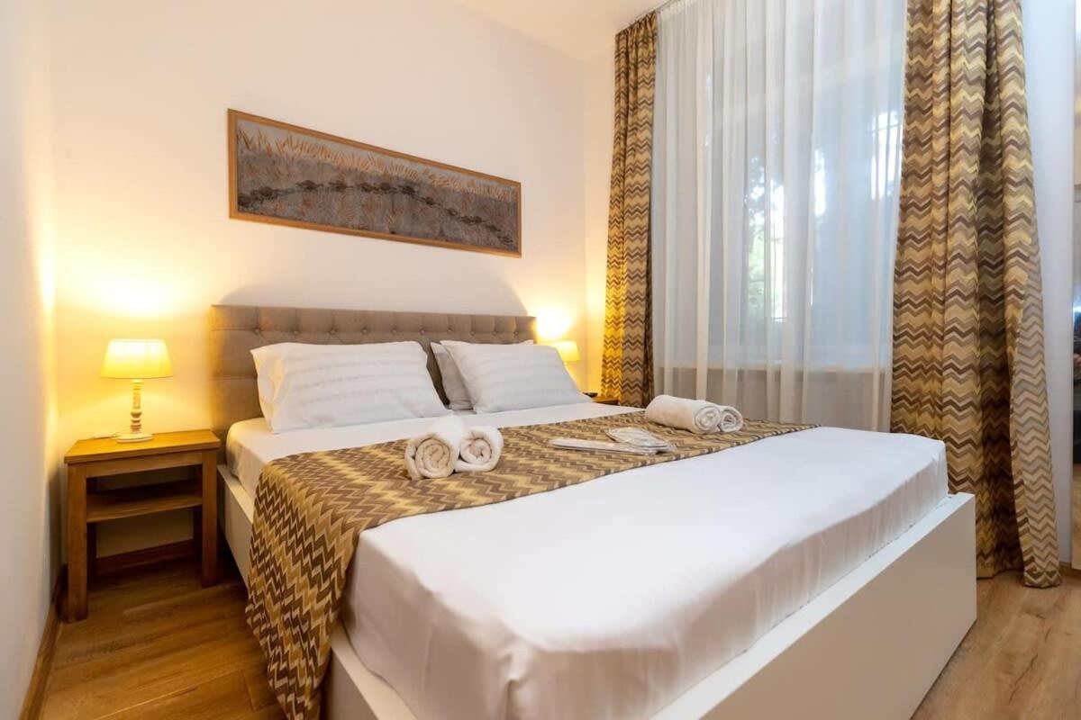 Wehost Liberty Square Apartments Tbilisi ภายนอก รูปภาพ