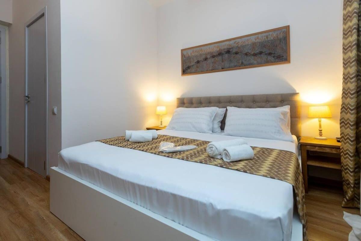Wehost Liberty Square Apartments Tbilisi ภายนอก รูปภาพ