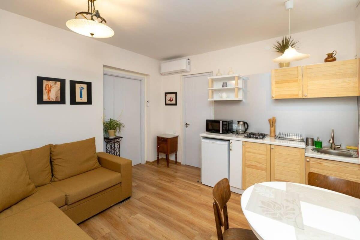 Wehost Liberty Square Apartments Tbilisi ภายนอก รูปภาพ